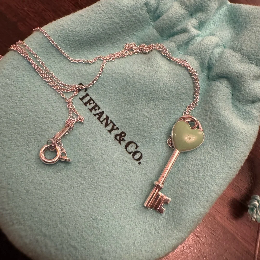 Tiffany heart key necklace - Picture 3 of 4